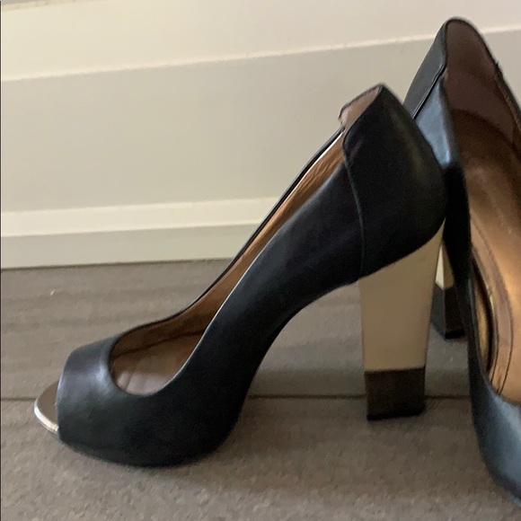 Bcbg high heels - worn a bit - Picture 2 of 4